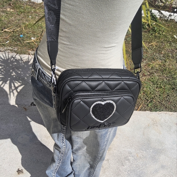 BETSEY JOHNSON BLACK n SILVER HEART DOUBLE COMPARTMENT CROSSBODY w/POUCH - Picture 3 of 8